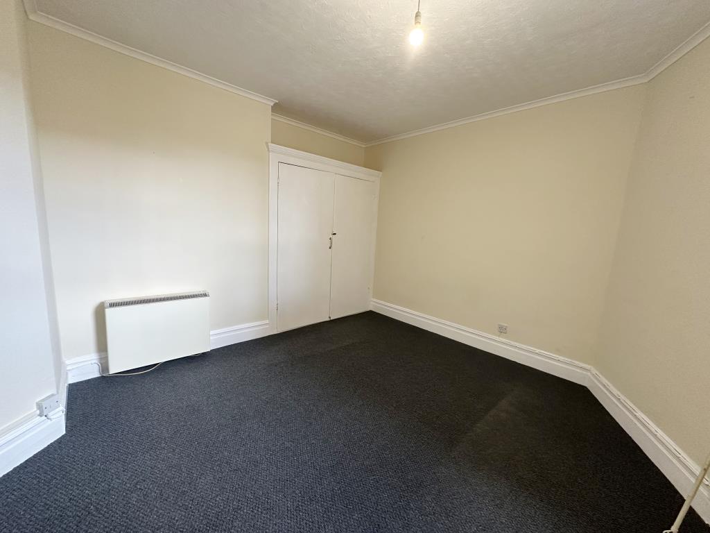 Lot: 57 - ONE-BEDROOM FLAT FOR INVESTMENT - Bedroom